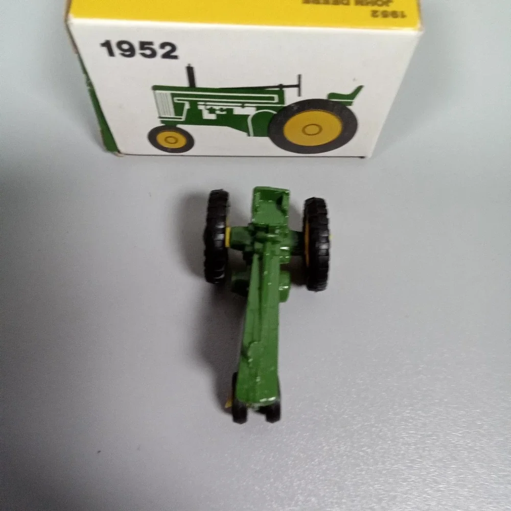 John Deere 1952 Model 60 Tractor Die-Cast‎ Miniature Collectible  Original Box